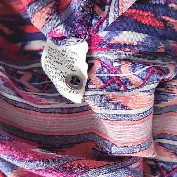 Garage Button/Tie Front Top - Picture 5 of 6